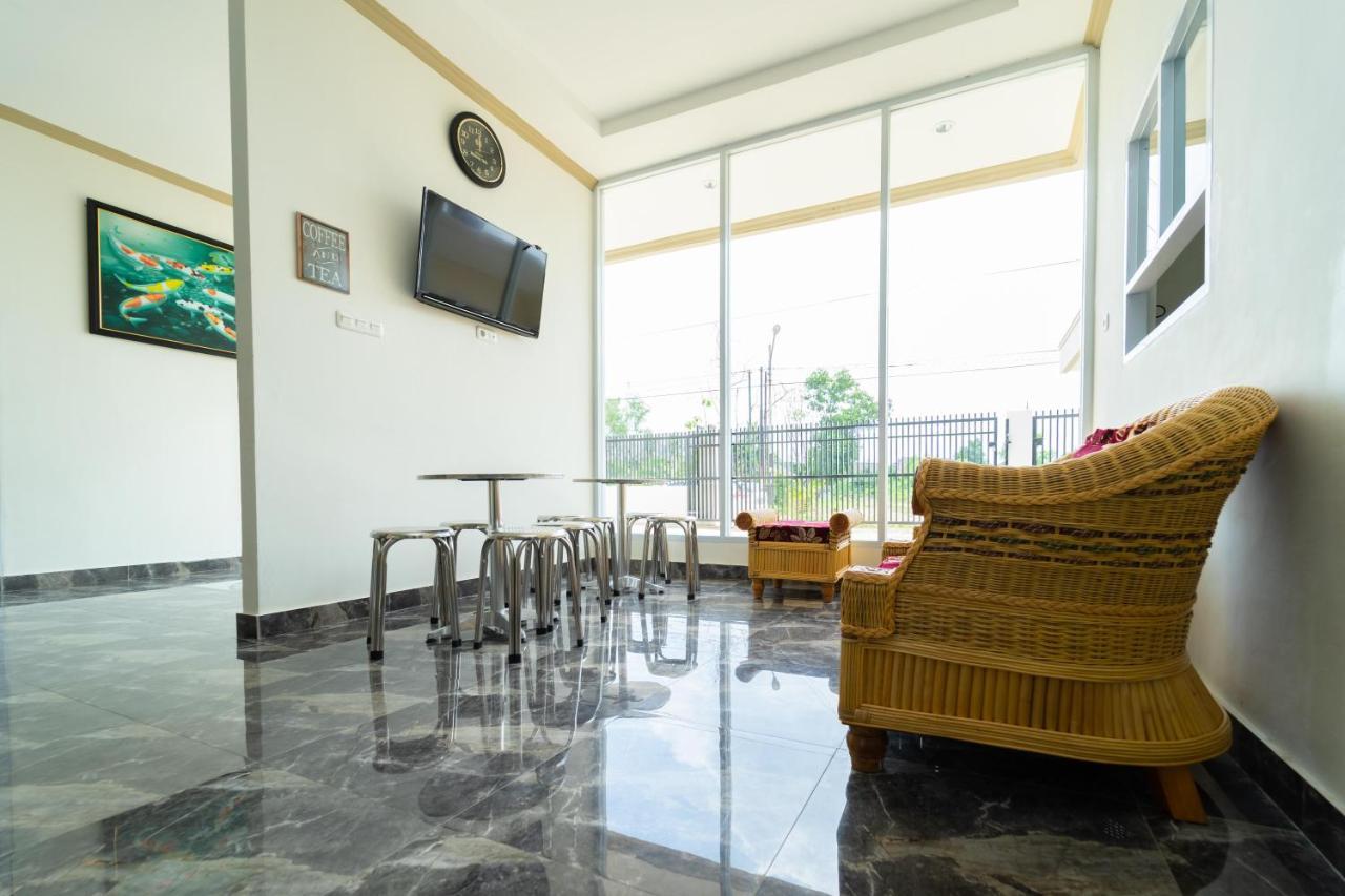 Reddoorz Near Griya Agung Palembang Hotel Talang Kelapa Exterior photo